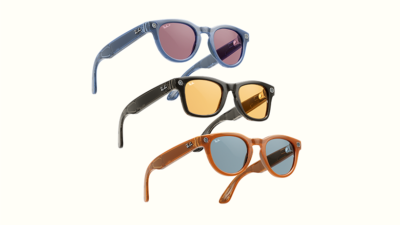 Smart glasses come in different colors.  (goal)