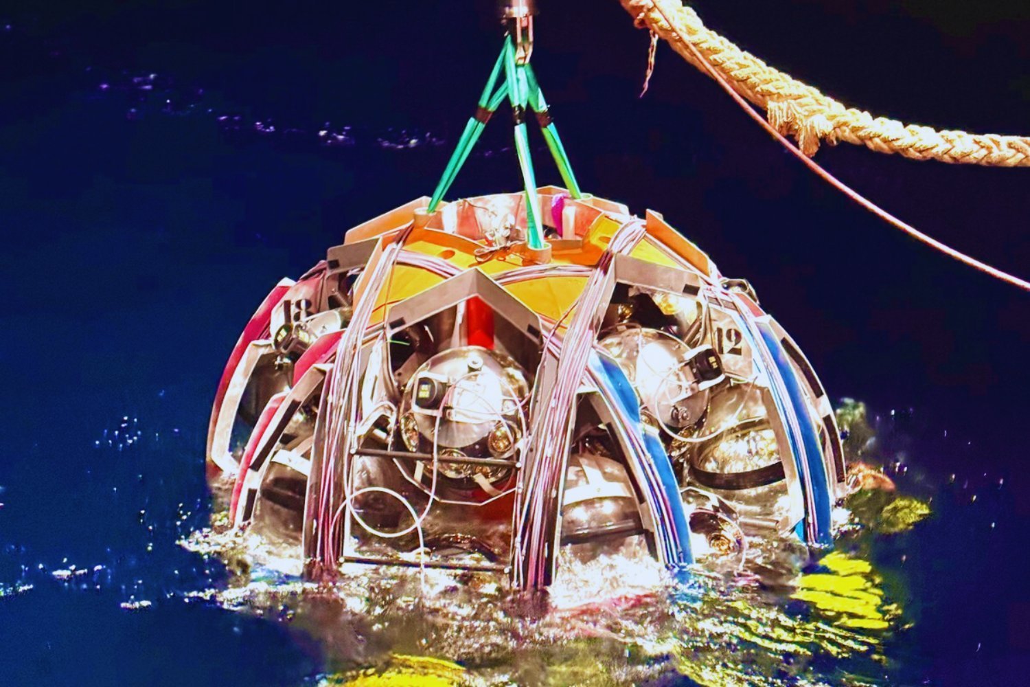Mona Mediter's Mediterry: An impossible particle that crossed the underwater detector