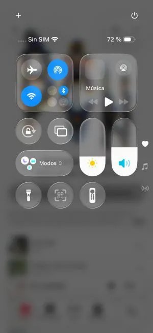 Geeknetic If you don't like liquid glass in iOS 26, so you can disable it on iPhone 7