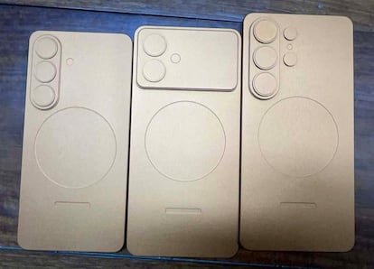 A dummy where you can see the design of the Samsung Galaxy S26