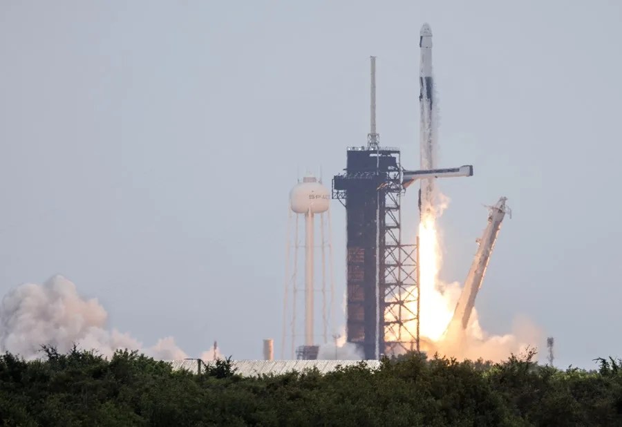 Blue Origin vs. SpaceX: The impact of Jeff Bezos' New Glenn success on the space race