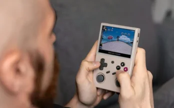 A black Analogue Pocket handheld console displaying the title screen of Super Mario Land in classic green monochrome.