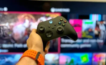 A screenshot of the Xbox Cloud Gaming loading screen displaying a 1 hour of ad-supported playtime notification.